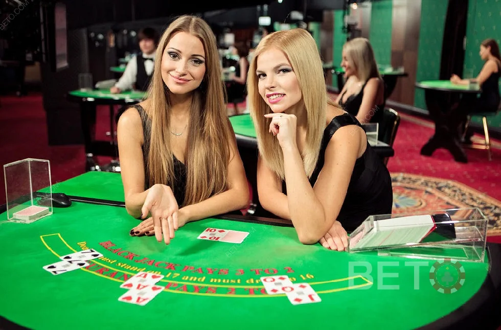 Dealer memandu permainan meja live di layar LUCKSVIP